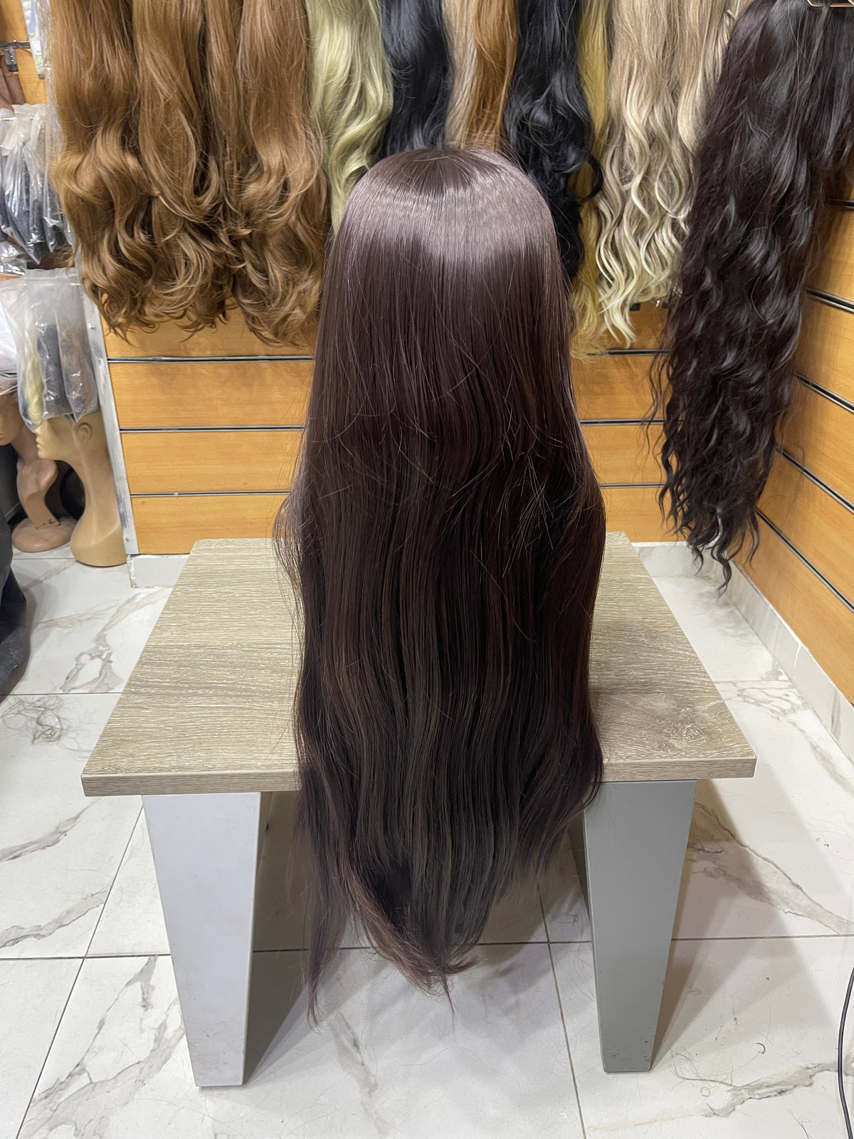 باروكة جذور تُل ببصمة رأس ليس طويل - بني مسود باذنجاني