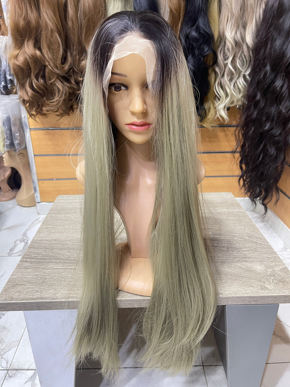 باروكة جذور تُل ببصمة رأس ليس طويل - أومبريه زيتوني و اسود
