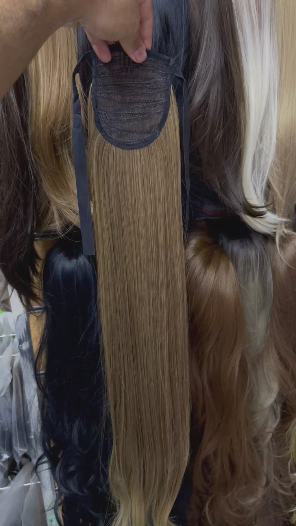 ديل حصان ليس بشريط - أشقر ذهبي ممشط بني فاتح